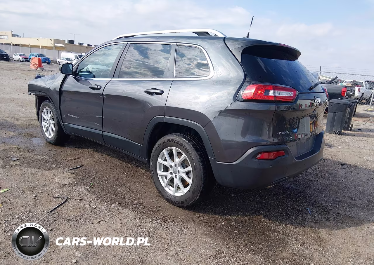 2016 Jeep Cherokee Latitude VIN:1C4PJMCB1GW300735 - 3