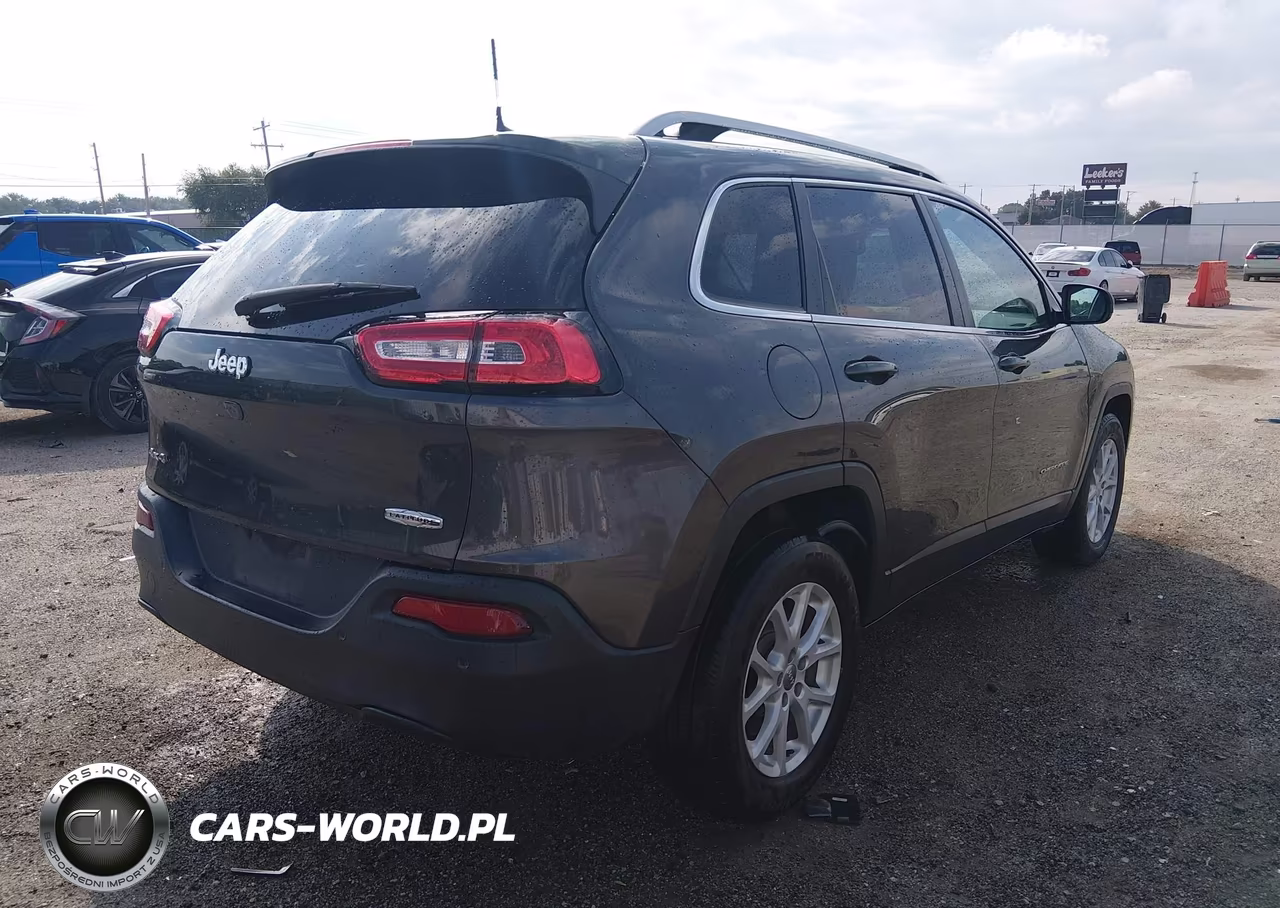 2016 Jeep Cherokee Latitude VIN:1C4PJMCB1GW300735 - 4
