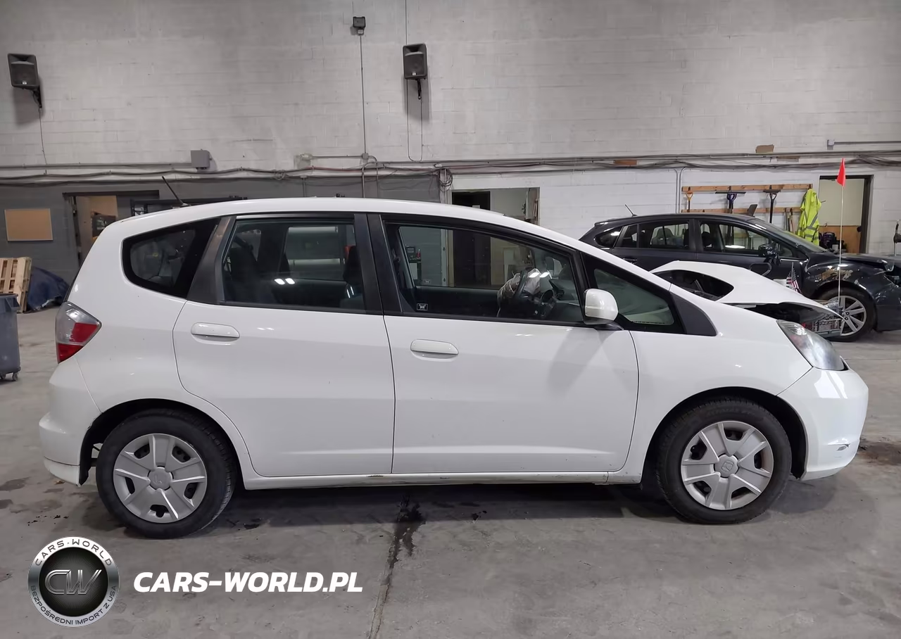 2013 Honda Fit VIN:JHMGE8H39DC024104 - 13
