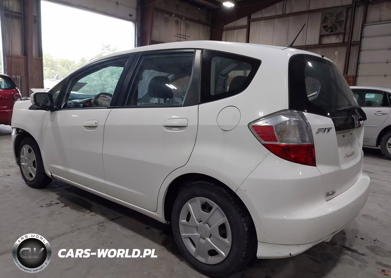 2013 Honda Fit VIN:JHMGE8H39DC024104 - 3