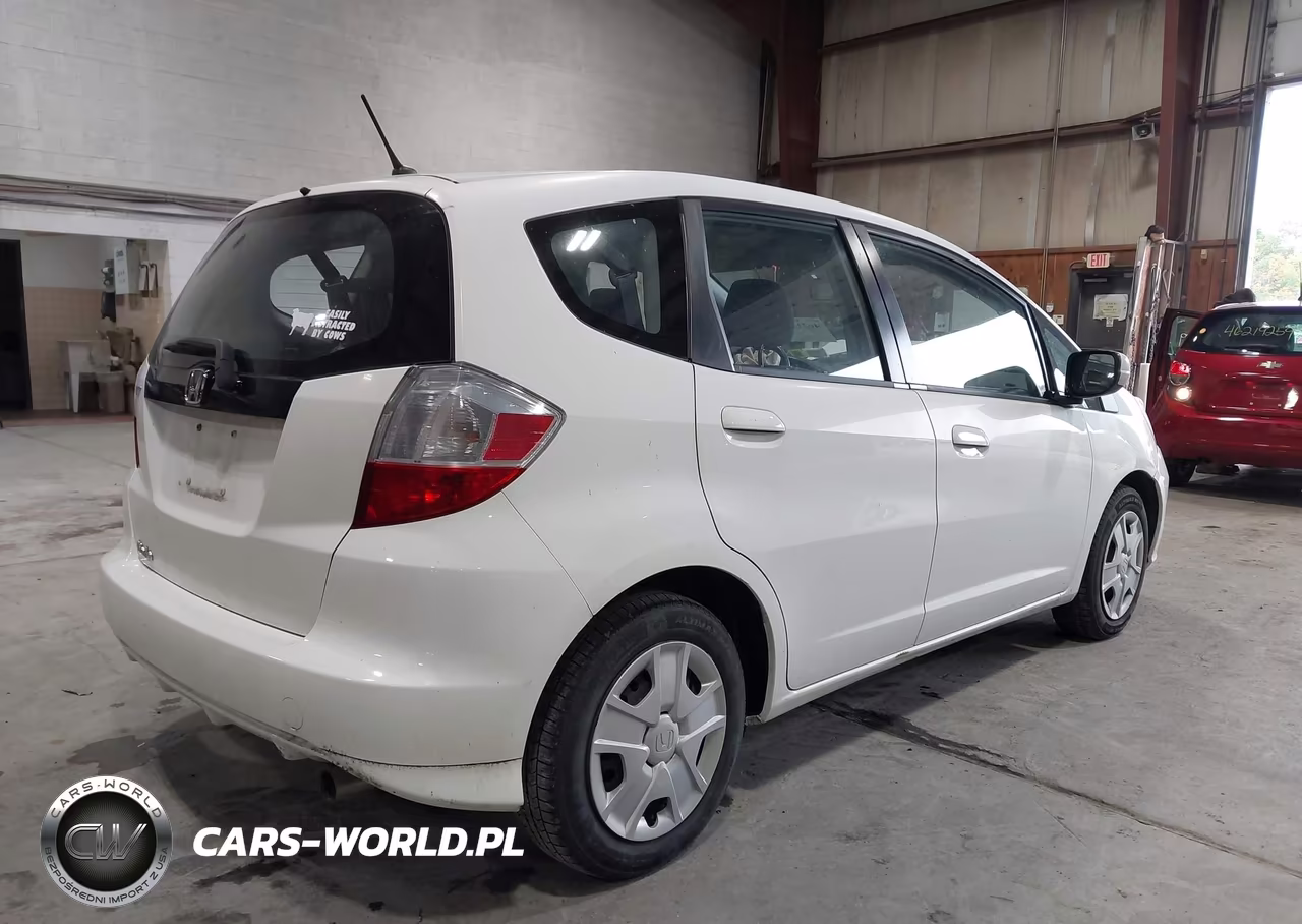 2013 Honda Fit VIN:JHMGE8H39DC024104 - 4
