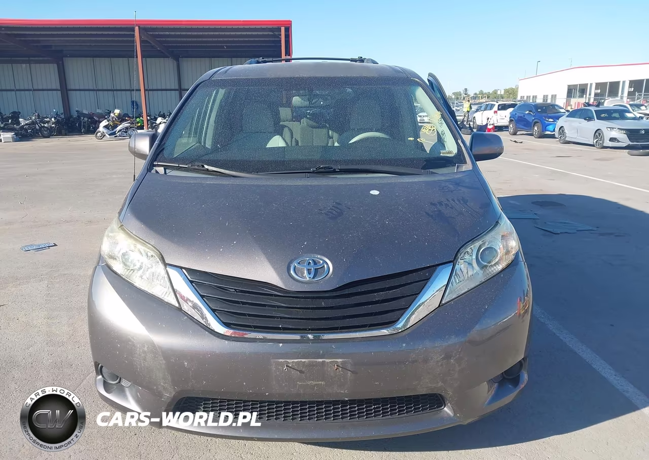 2013 Toyota Sienna Le VIN:5TDKK3DC9DS381620 - 12