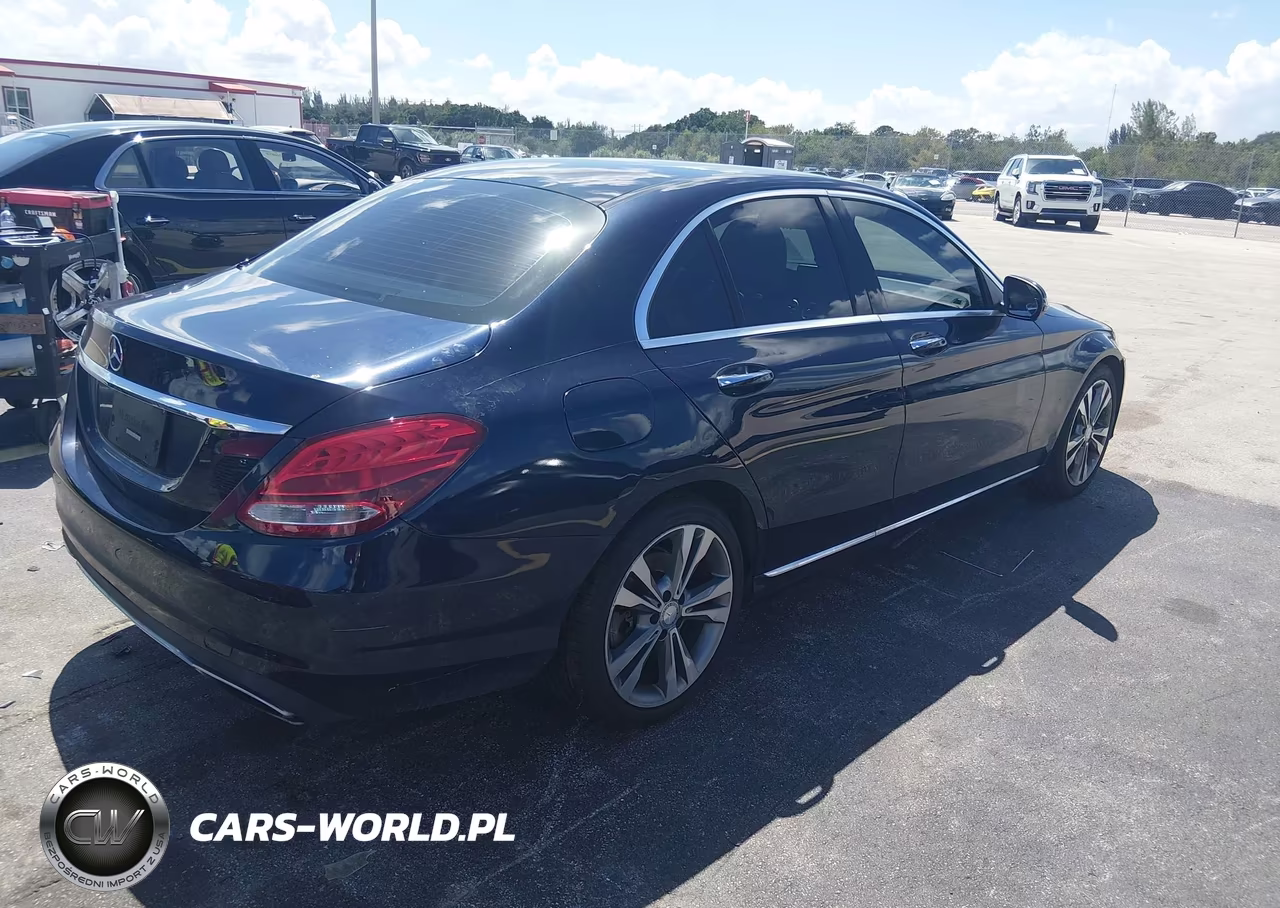 2016 Mercedes-Benz C 300 VIN:55SWF4JB3GU131725 - 4