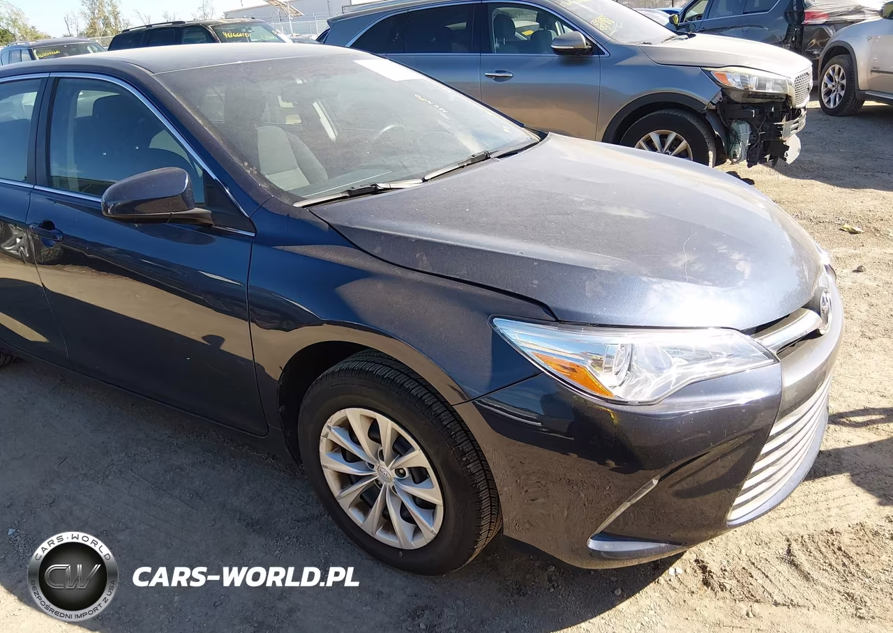 2016 Toyota Camry Le – zdjęcie 1 z 16