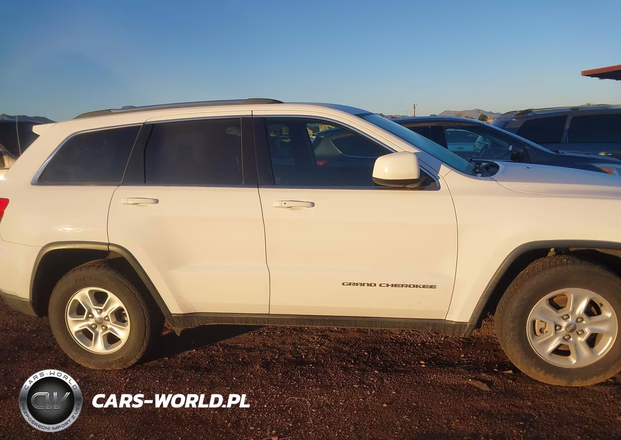 2015 Jeep Grand Cherokee Laredo VIN:1C4RJEAG1FC199662 - 13