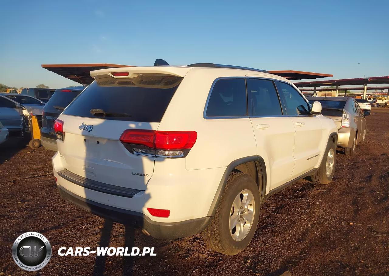 2015 Jeep Grand Cherokee Laredo VIN:1C4RJEAG1FC199662 - 4