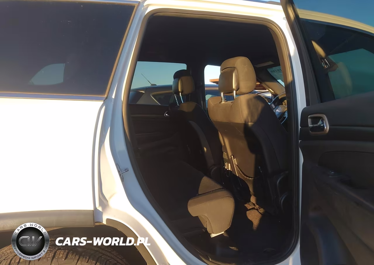 2015 Jeep Grand Cherokee Laredo VIN:1C4RJEAG1FC199662 - 8