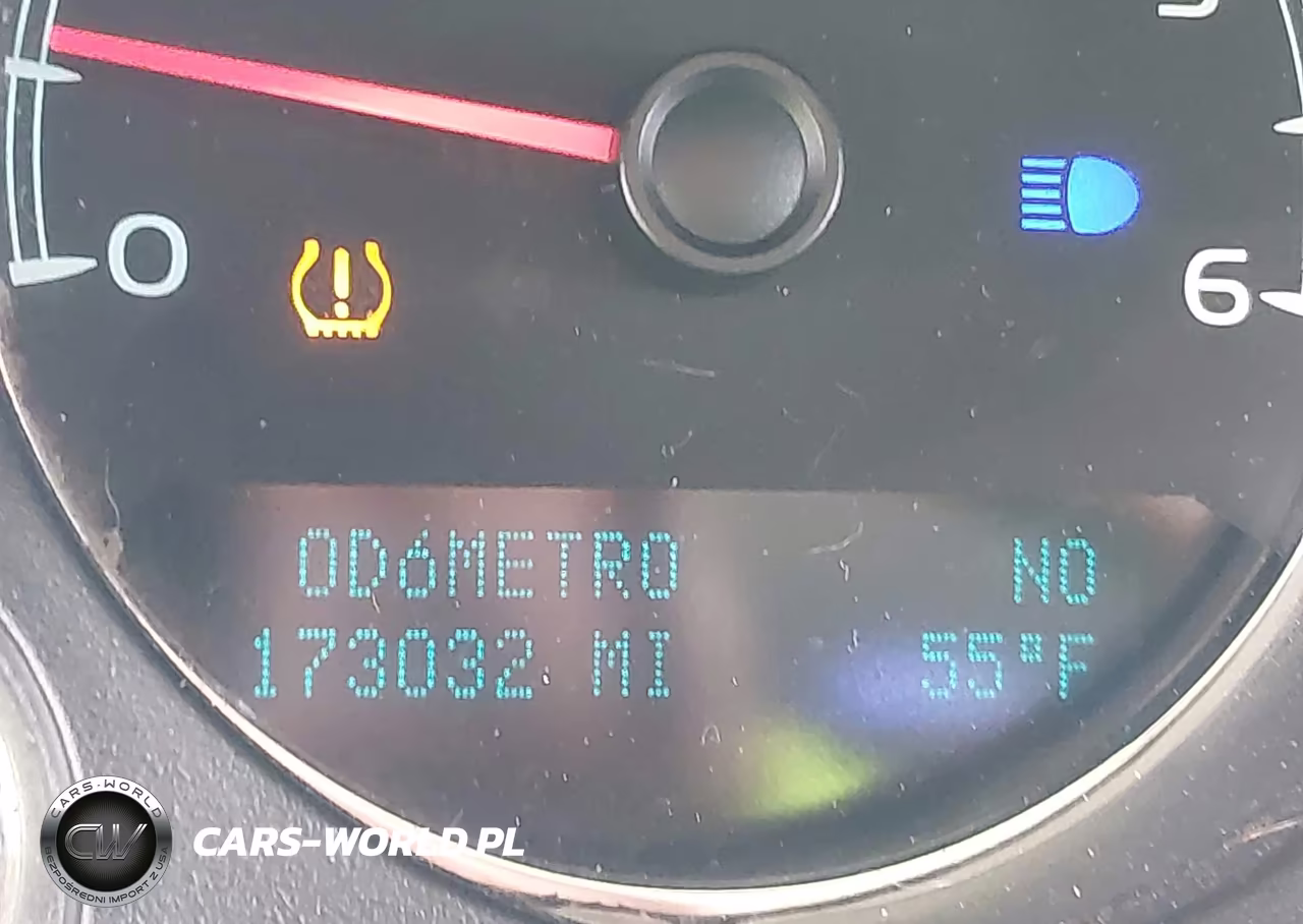 2010 Chevrolet Tahoe Ls VIN:1GNUCAE09AR182812 - 7