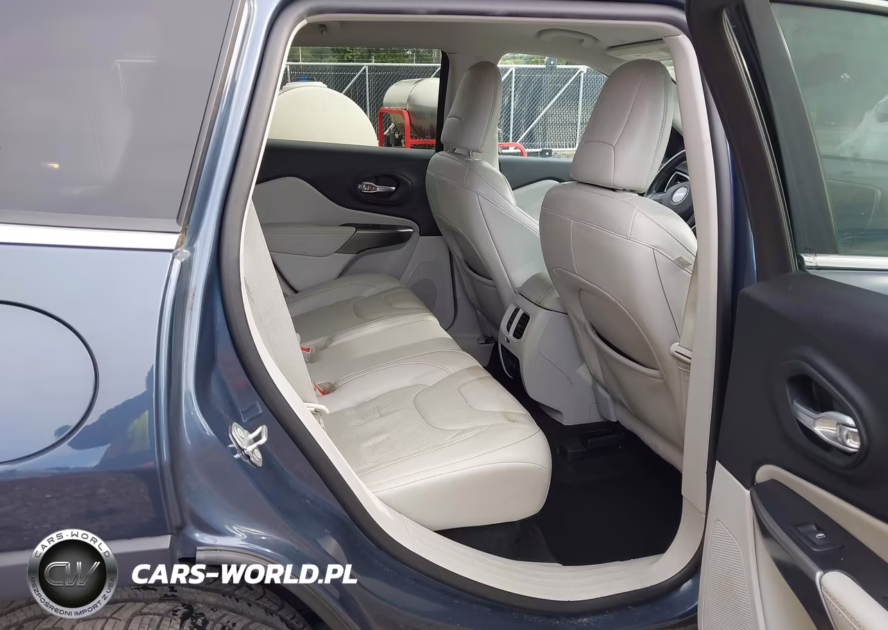 2021 Jeep Cherokee Latitude Lux 4X4 VIN:1C4PJMMX6MD197216 - 8