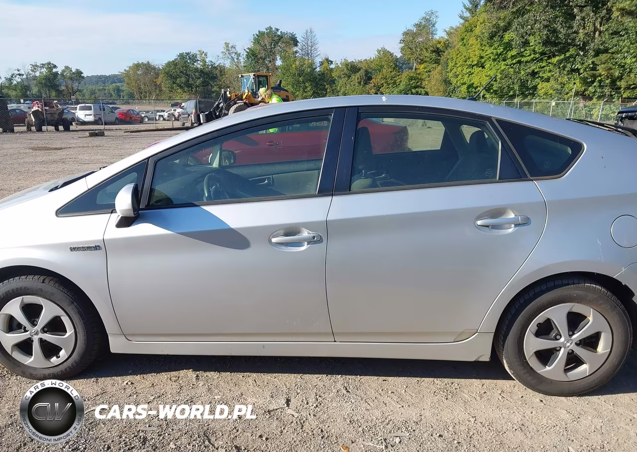 2012 Toyota Prius Two VIN:JTDKN3DU8C5497105 - 14