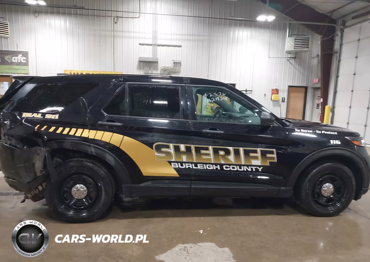 2025 Ford Police Interceptor Utility VIN:1FM5K8AC5SGB11009 - 13