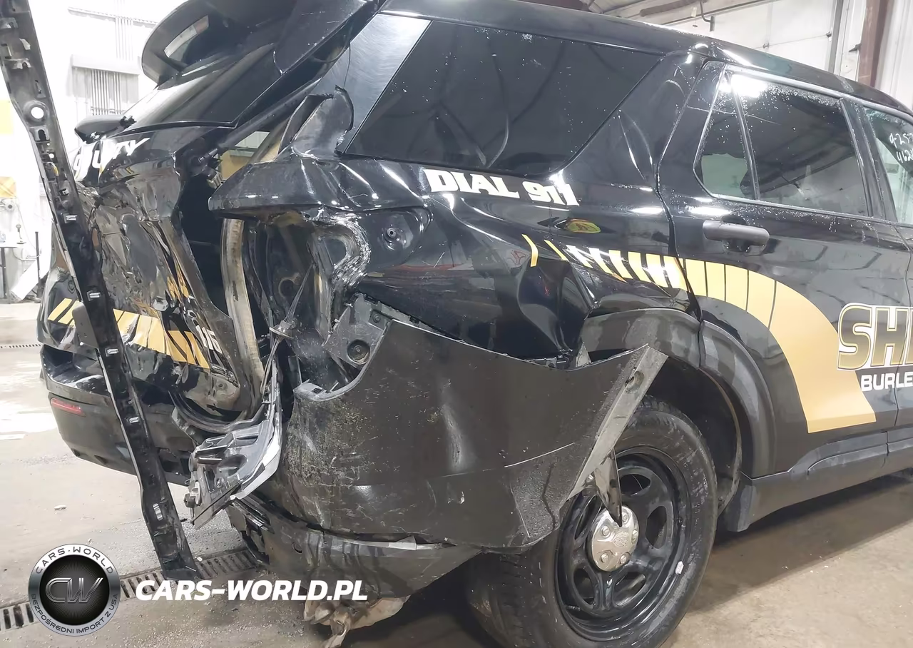 2025 Ford Police Interceptor Utility VIN:1FM5K8AC5SGB11009 - 17