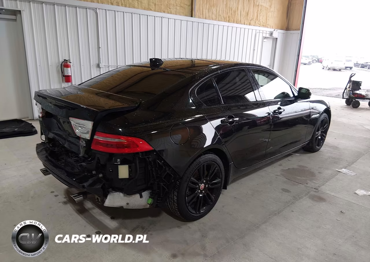 2018 Jaguar Xe 25T Prestige VIN:SAJAK4FX7JCP38261 - 4