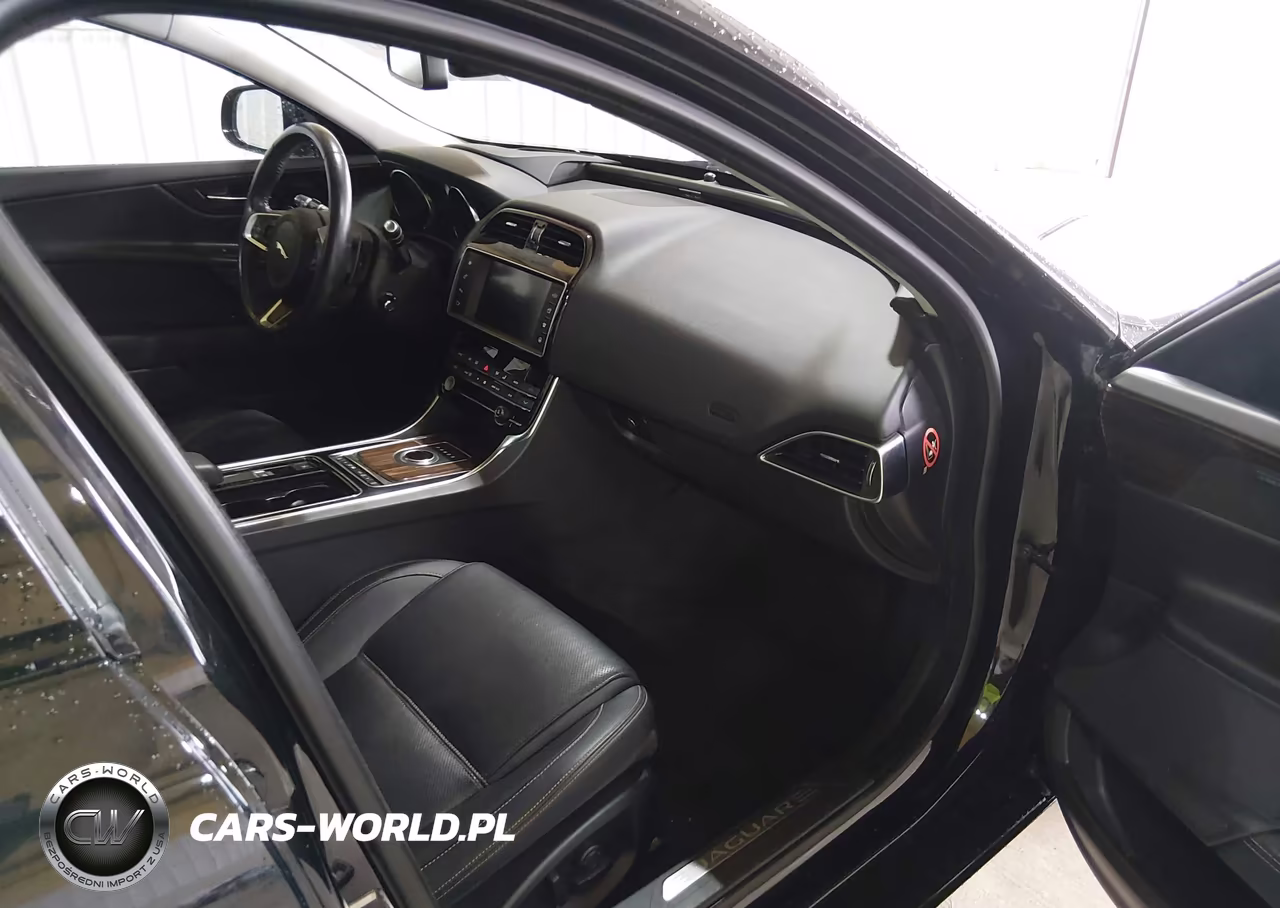 2018 Jaguar Xe 25T Prestige VIN:SAJAK4FX7JCP38261 - 5