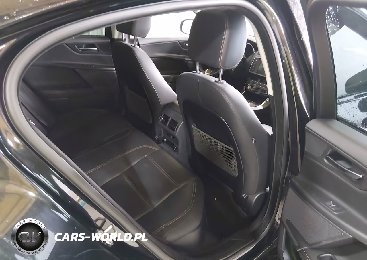 2018 Jaguar Xe 25T Prestige VIN:SAJAK4FX7JCP38261 - 8
