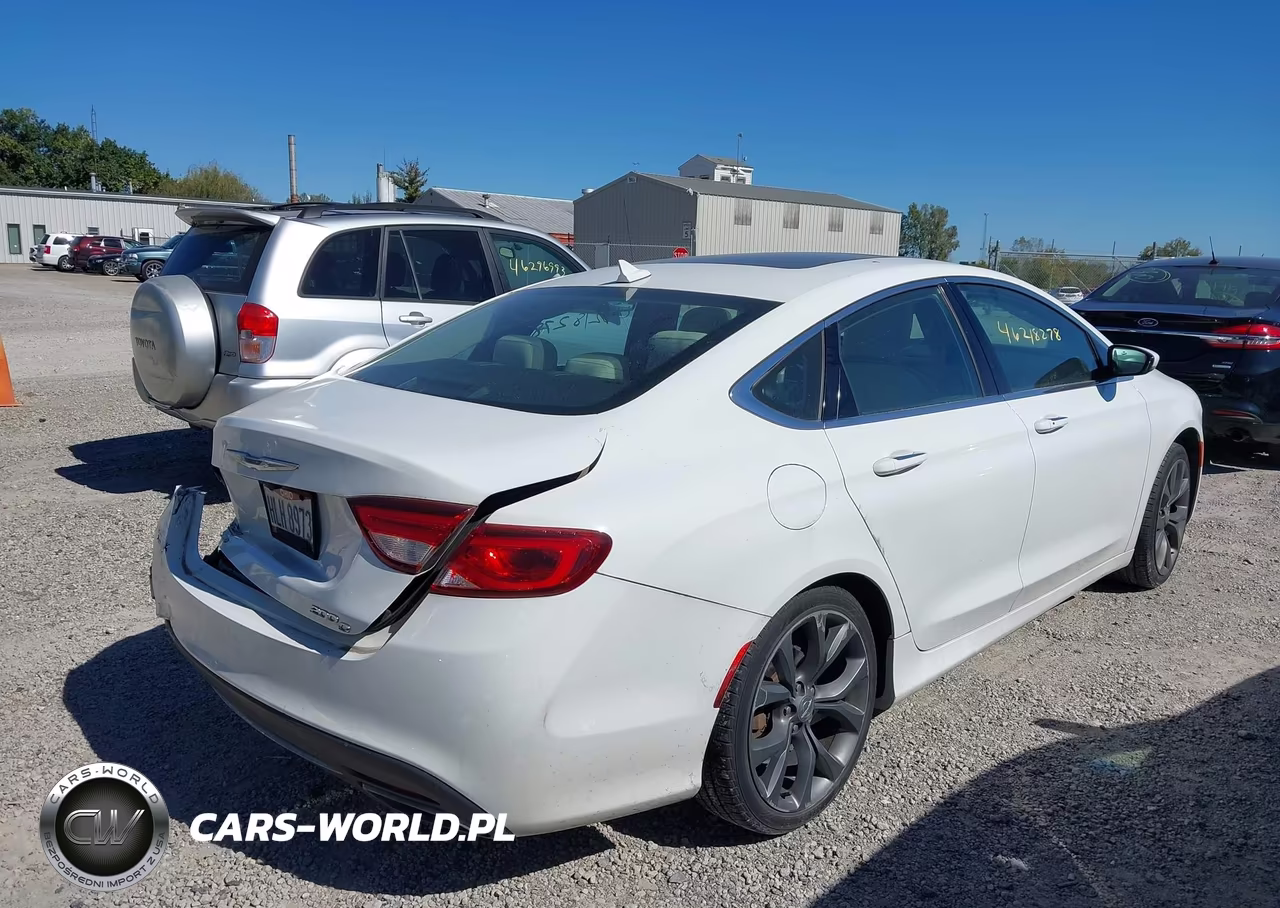 2015 Chrysler 200 C VIN:1C3CCCEGXFN551032 - 4