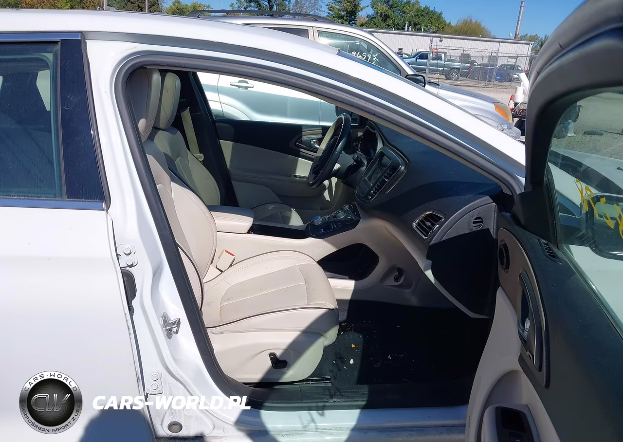 2015 Chrysler 200 C VIN:1C3CCCEGXFN551032 - 5