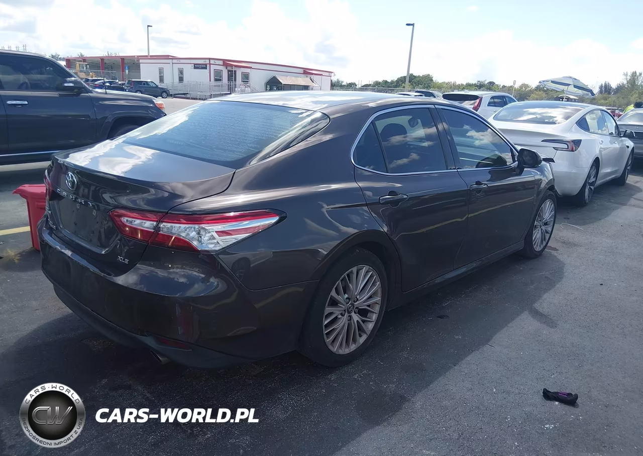 2018 Toyota Camry Xle VIN:4T1B11HK5JU051534 - 4