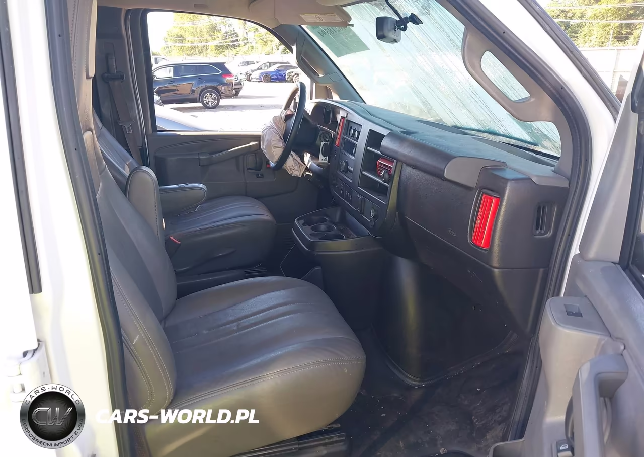 2019 Chevrolet Express 2500 Work Van VIN:1GCWGBFP7K1299778 - 5