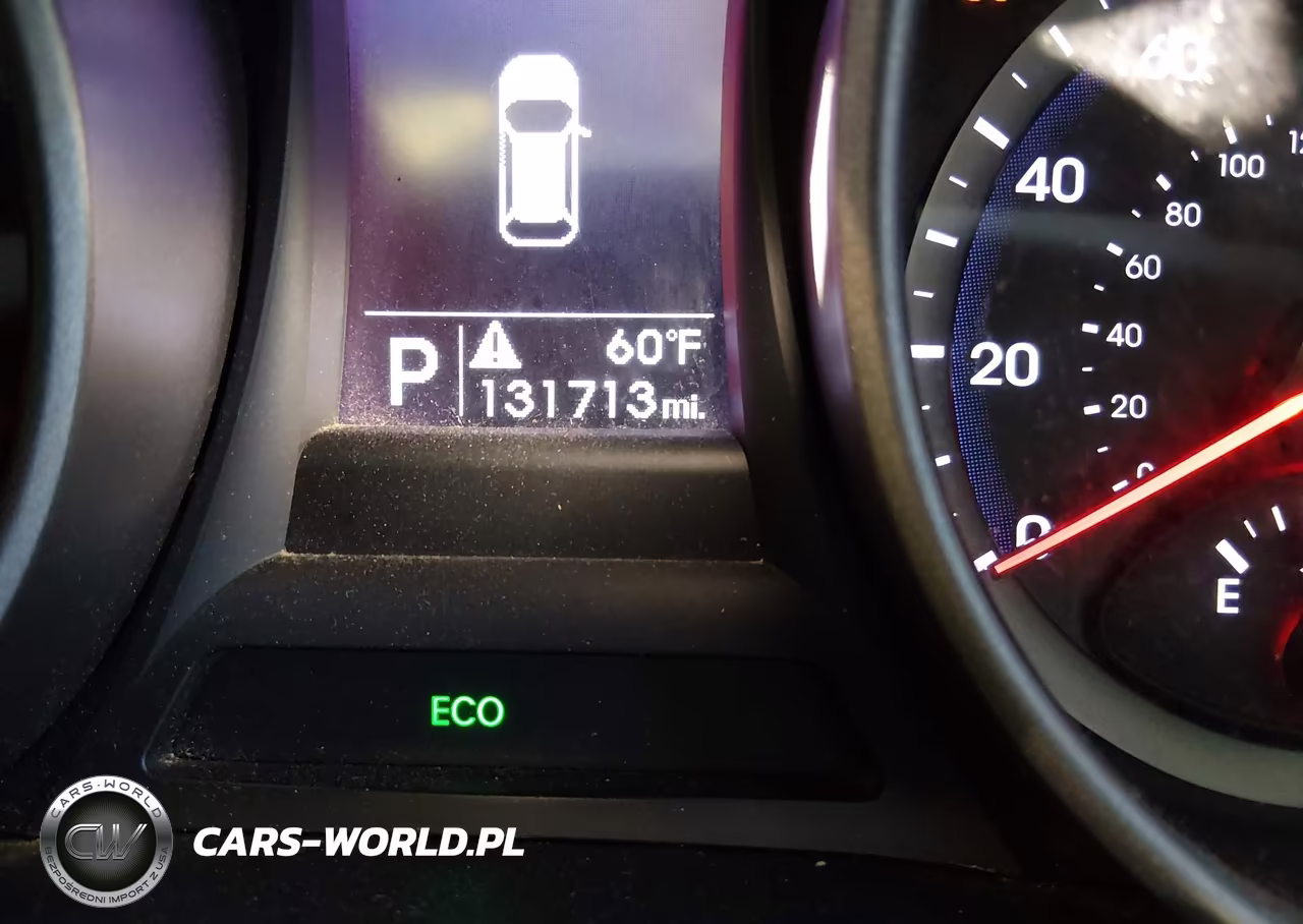 2016 Hyundai Santa Fe Sport 2.4L VIN:5XYZUDLB6GG370289 - 16