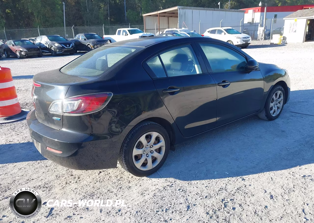 2013 Mazda Mazda3 I Sport VIN:JM1BL1U70D1845962 - 4
