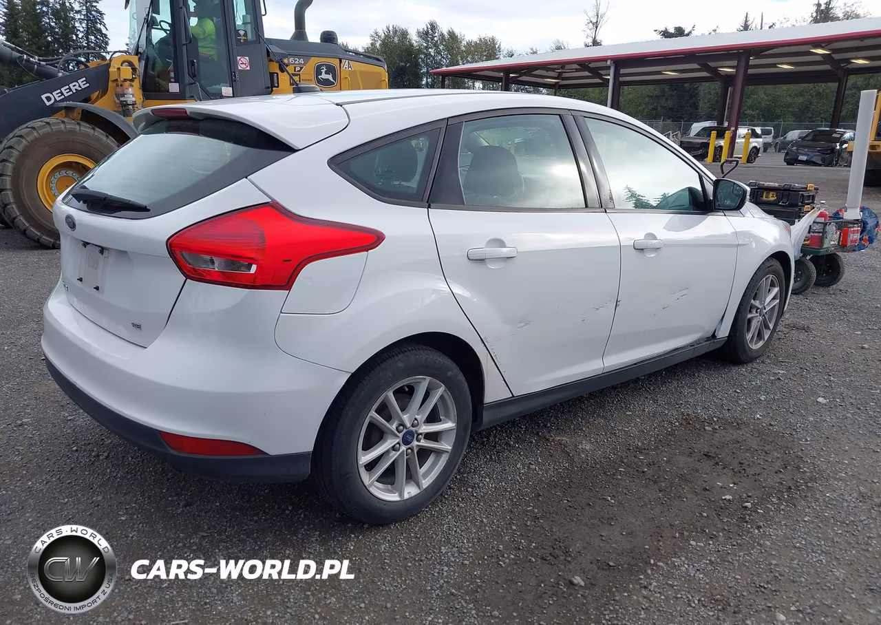 2015 Ford Focus Se VIN:1FADP3K27FL316117 - 4
