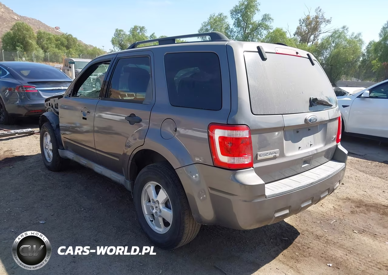 2010 Ford Escape Xlt VIN:1FMCU0DG7AKD02184 - 3