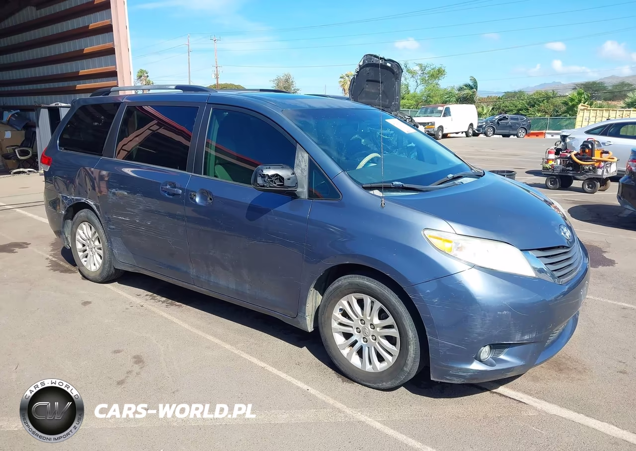 2014 Toyota Sienna Xle V6 7 Passenger Auto Access Seat-Xle V6 8 Passenger