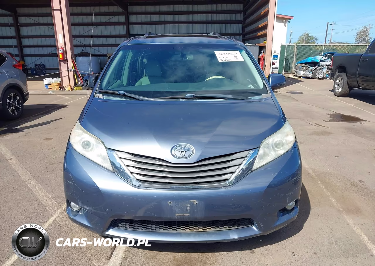 2014 Toyota Sienna Xle V6 7 Passenger Auto Access Seat-Xle V6 8 Passenger VIN:5TDYK3DC2ES480629 - 13