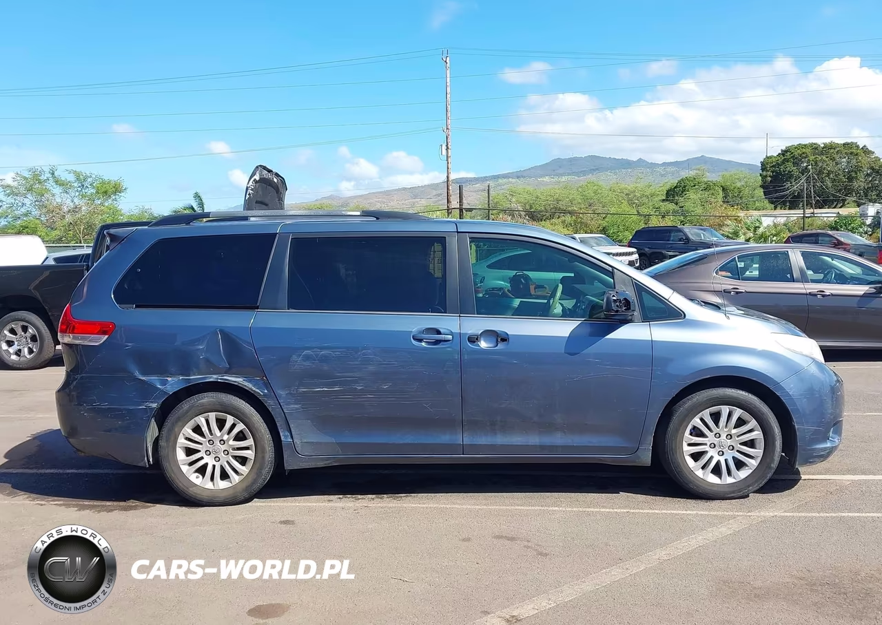 2014 Toyota Sienna Xle V6 7 Passenger Auto Access Seat-Xle V6 8 Passenger VIN:5TDYK3DC2ES480629 - 14