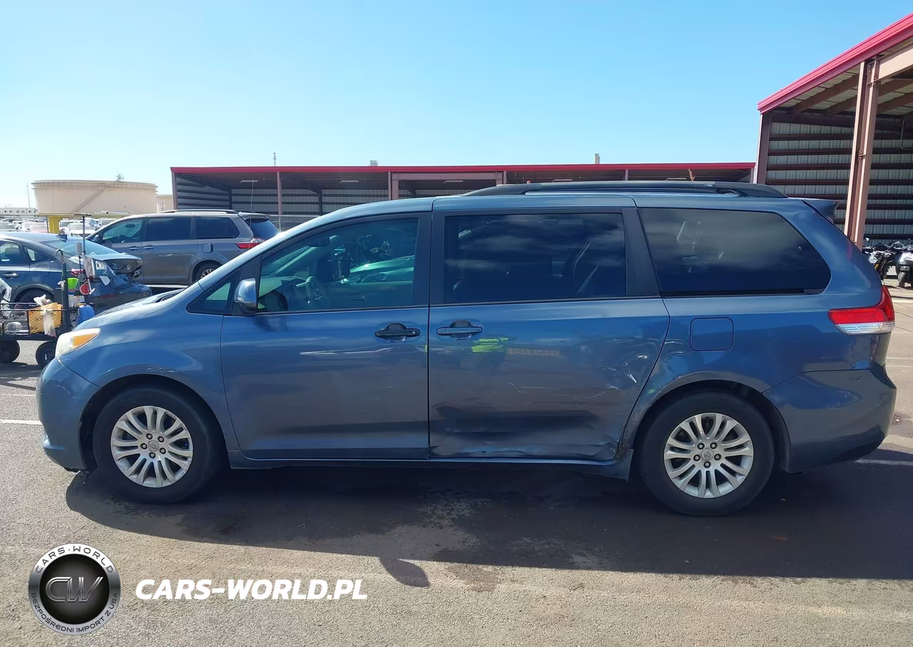 2014 Toyota Sienna Xle V6 7 Passenger Auto Access Seat-Xle V6 8 Passenger VIN:5TDYK3DC2ES480629 - 15