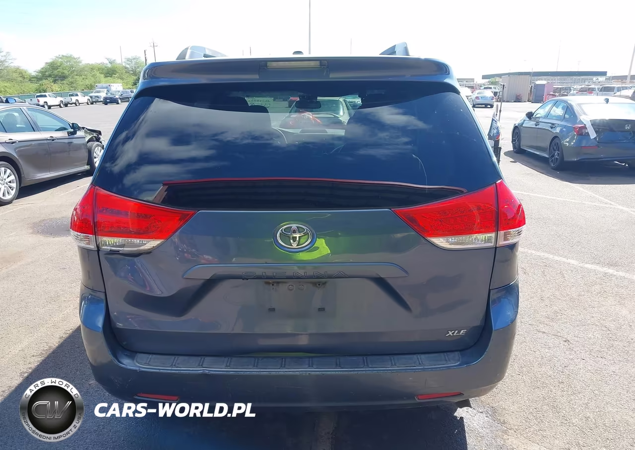 2014 Toyota Sienna Xle V6 7 Passenger Auto Access Seat-Xle V6 8 Passenger VIN:5TDYK3DC2ES480629 - 17