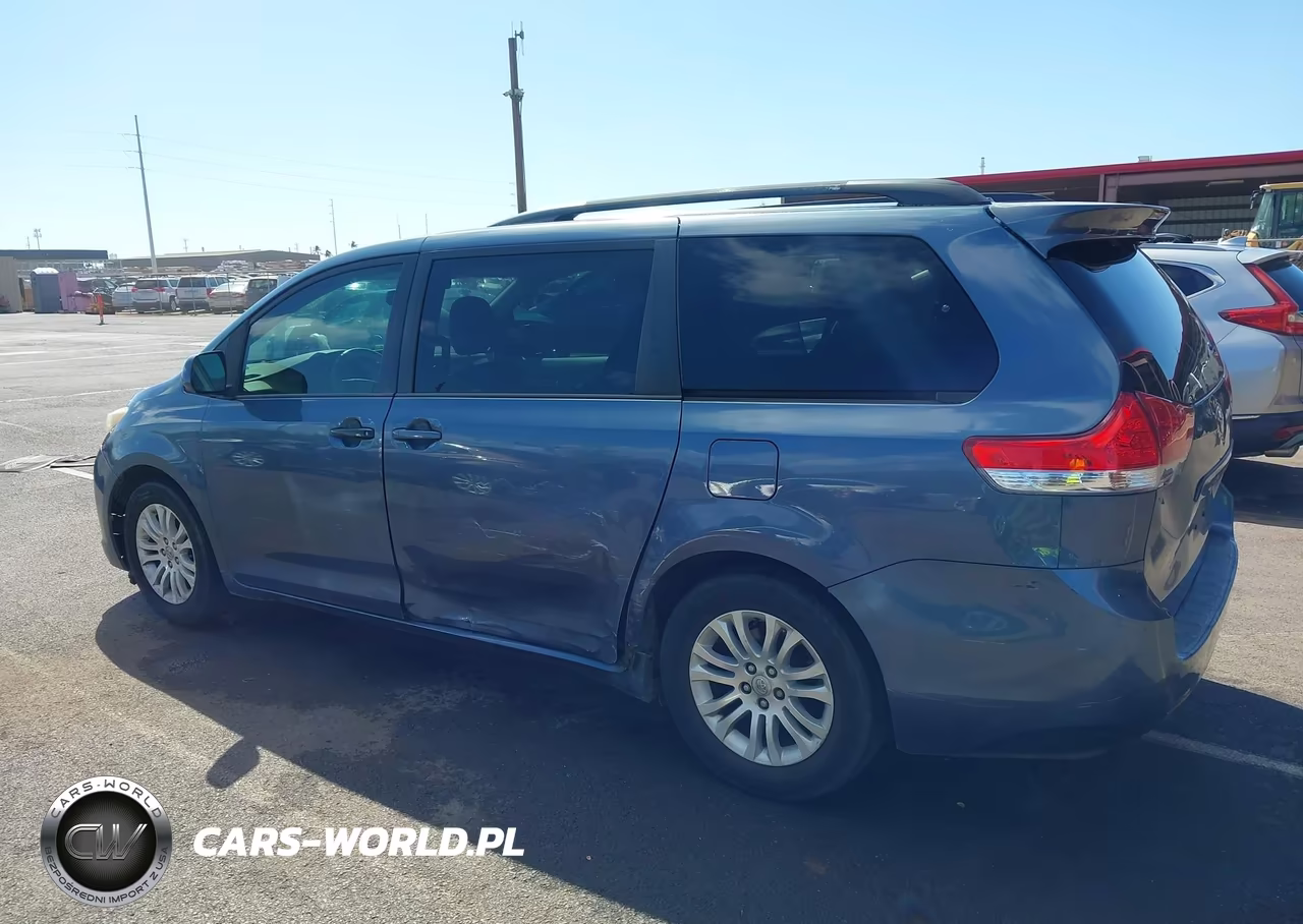 2014 Toyota Sienna Xle V6 7 Passenger Auto Access Seat-Xle V6 8 Passenger VIN:5TDYK3DC2ES480629 - 18