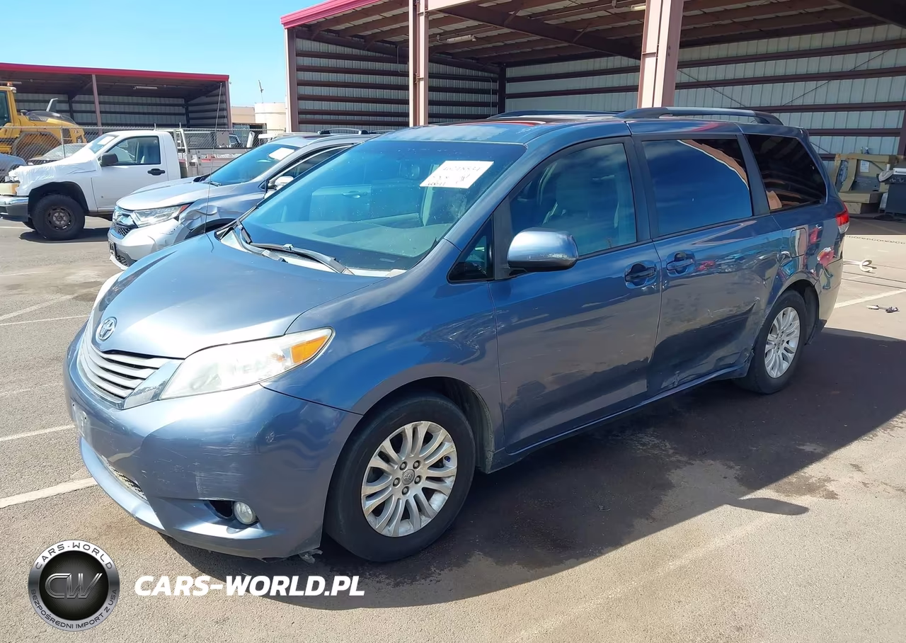 2014 Toyota Sienna Xle V6 7 Passenger Auto Access Seat-Xle V6 8 Passenger VIN:5TDYK3DC2ES480629 - 2