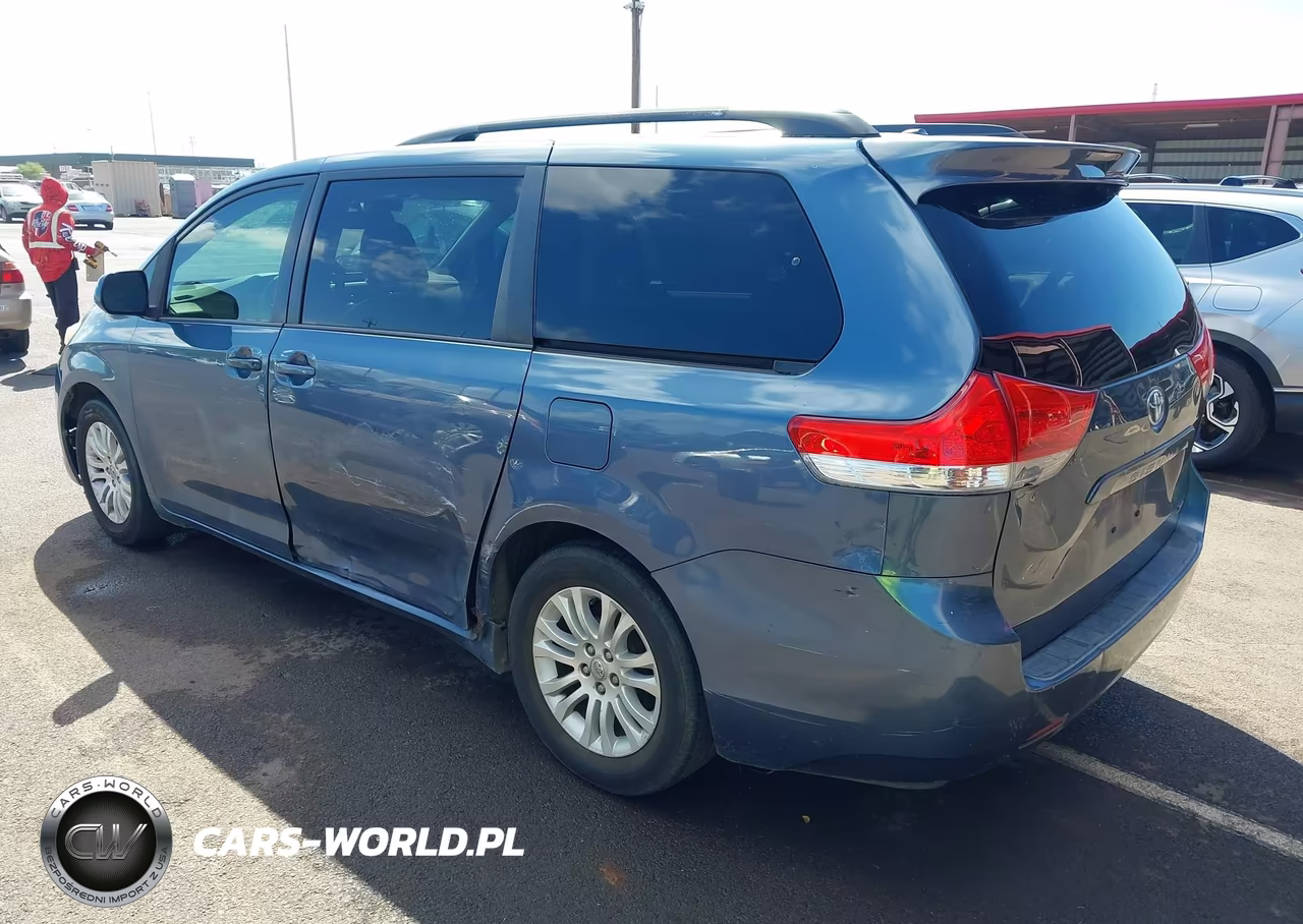 2014 Toyota Sienna Xle V6 7 Passenger Auto Access Seat-Xle V6 8 Passenger VIN:5TDYK3DC2ES480629 - 3