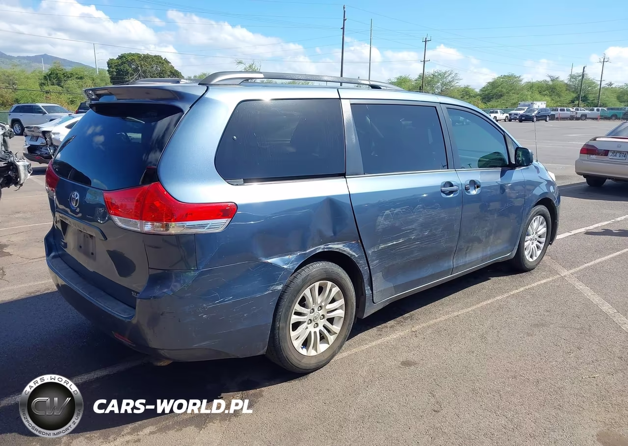 2014 Toyota Sienna Xle V6 7 Passenger Auto Access Seat-Xle V6 8 Passenger VIN:5TDYK3DC2ES480629 - 4