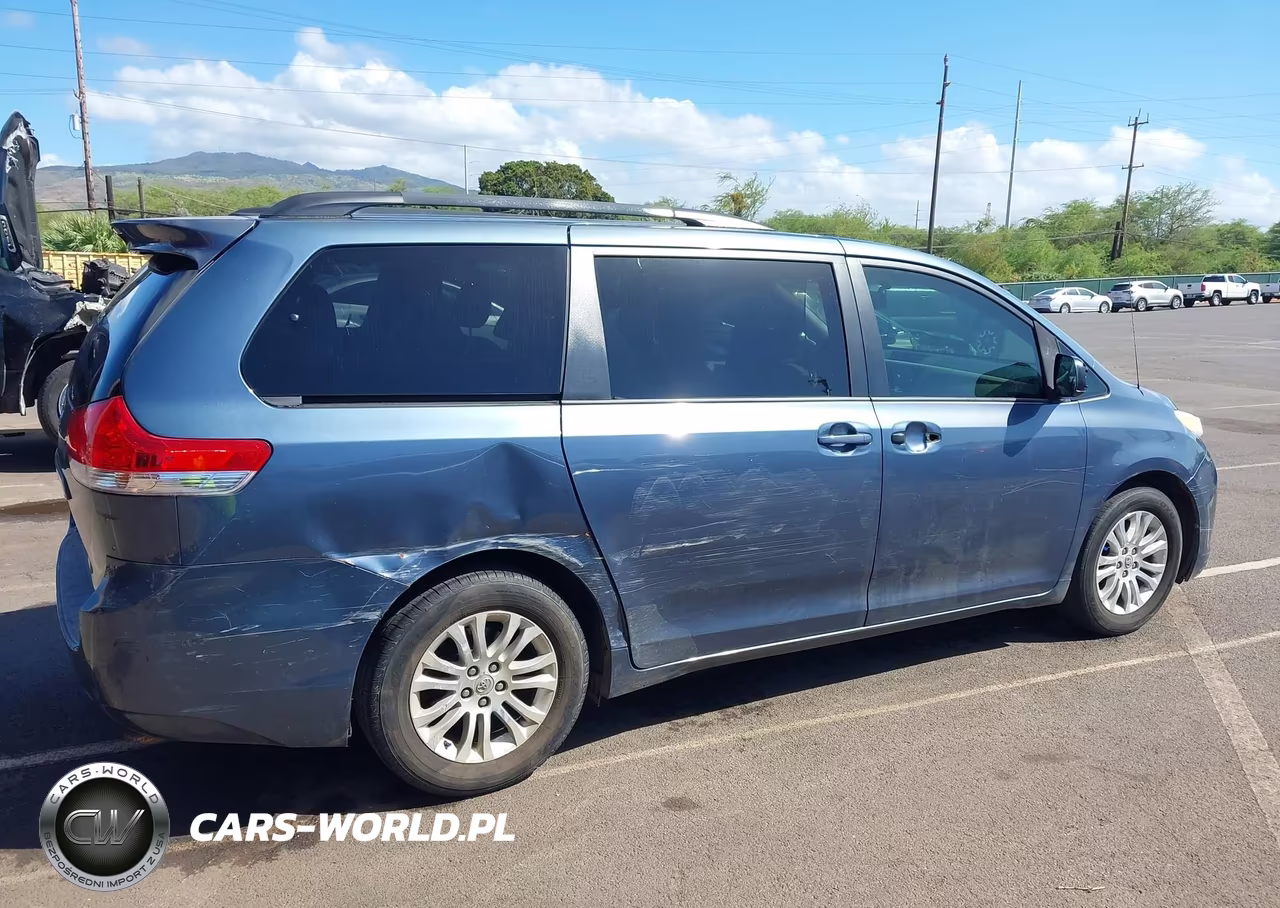 2014 Toyota Sienna Xle V6 7 Passenger Auto Access Seat-Xle V6 8 Passenger VIN:5TDYK3DC2ES480629 - 6