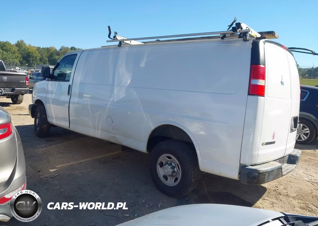 2018 Chevrolet Express 2500 Work Van VIN:1GCWGBFB3J1337347 - 3