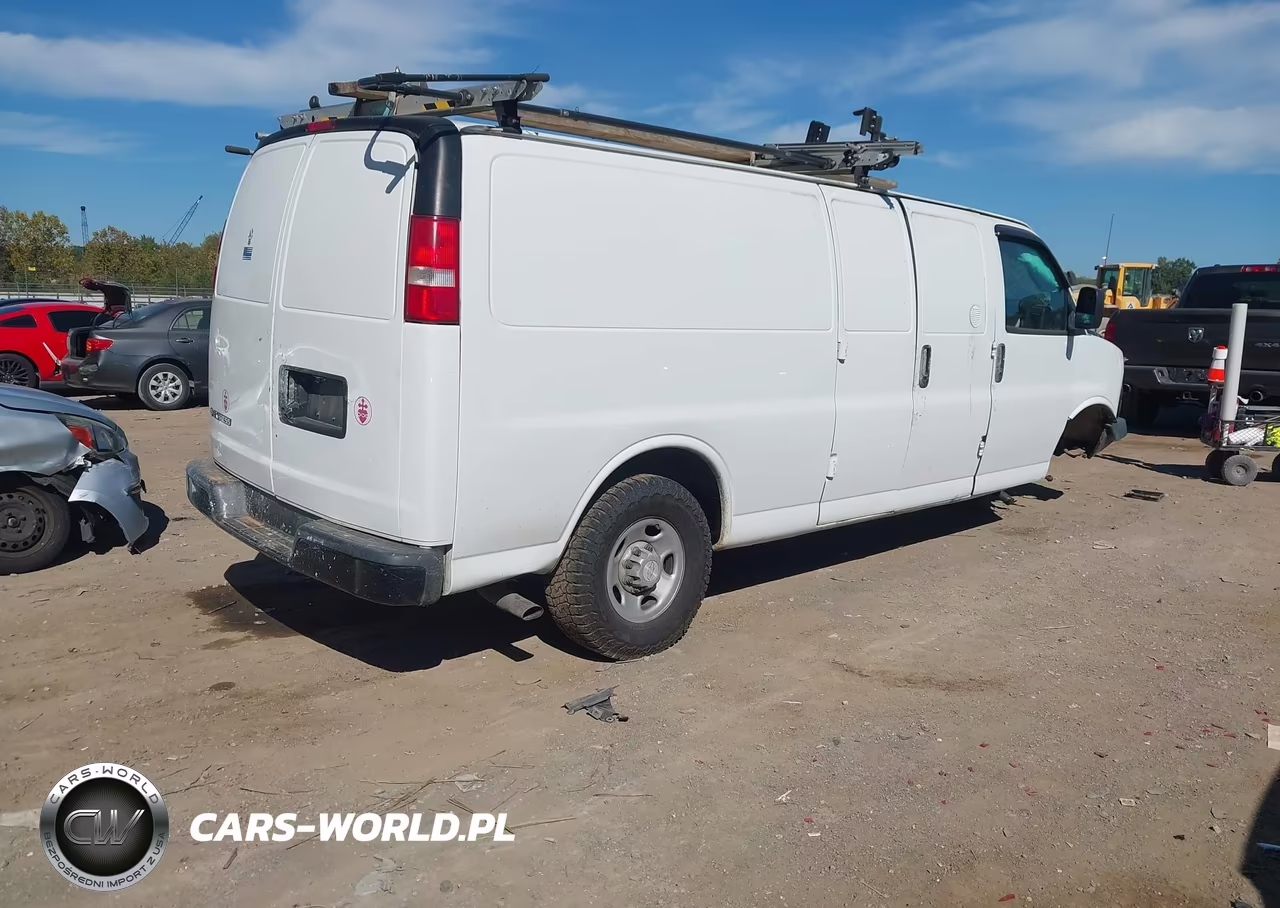 2018 Chevrolet Express 2500 Work Van VIN:1GCWGBFB3J1337347 - 4