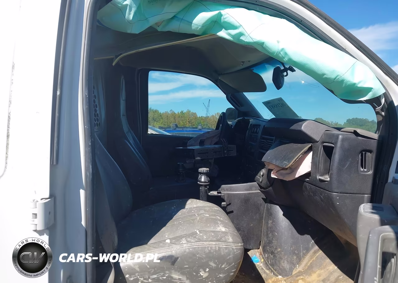 2018 Chevrolet Express 2500 Work Van VIN:1GCWGBFB3J1337347 - 5