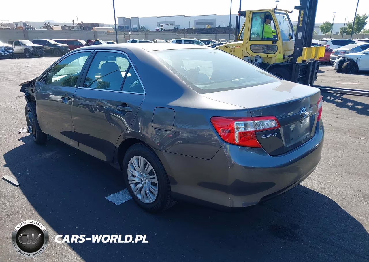 2013 Toyota Camry Le VIN:4T4BF1FK5DR305581 - 3