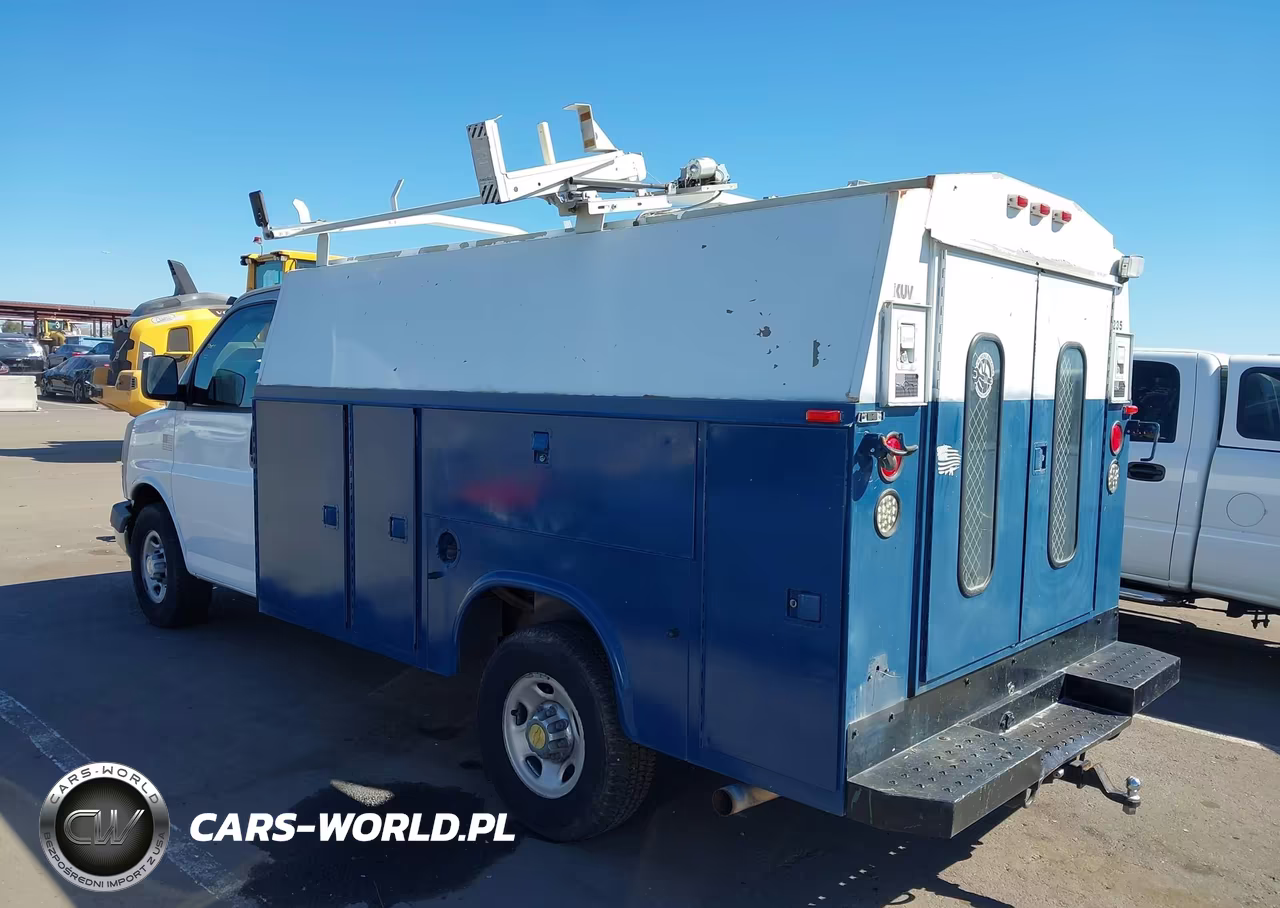 2004 Chevrolet Express Cutaway VIN:1GBHG31UX41170050 - 3