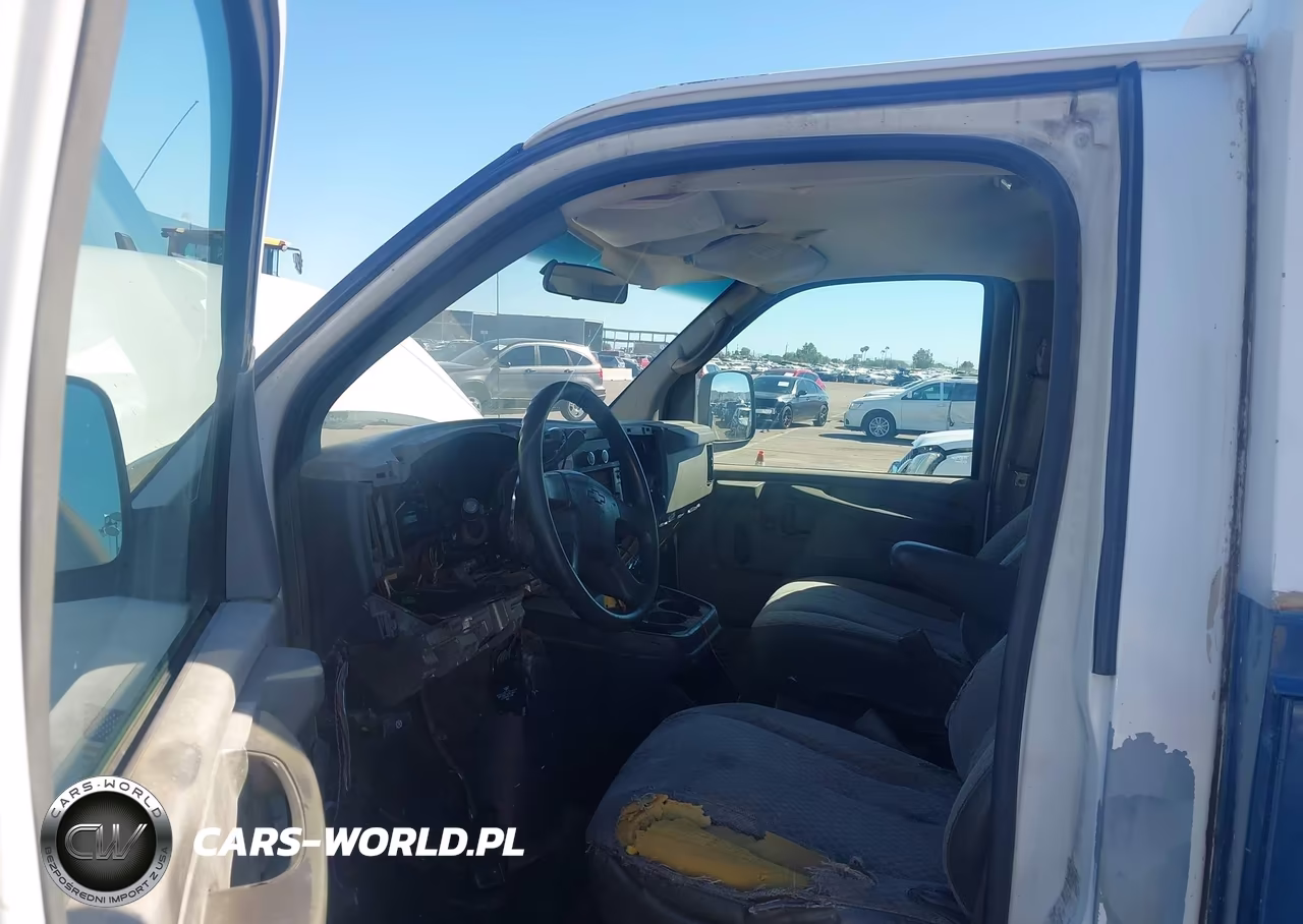 2004 Chevrolet Express Cutaway VIN:1GBHG31UX41170050 - 6