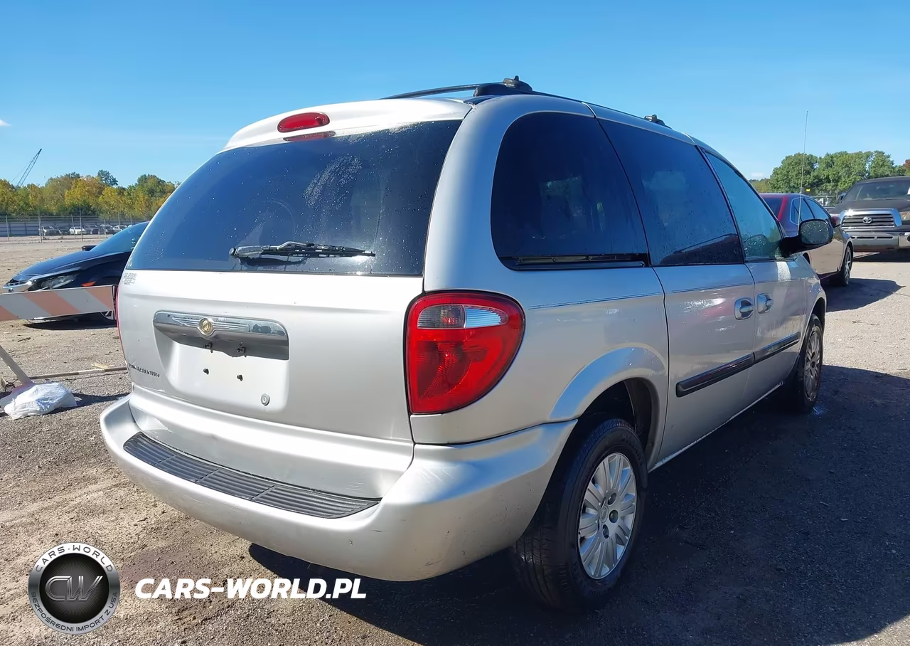 2005 Chrysler Town & Country VIN:1C4GP45R15B352427 - 4