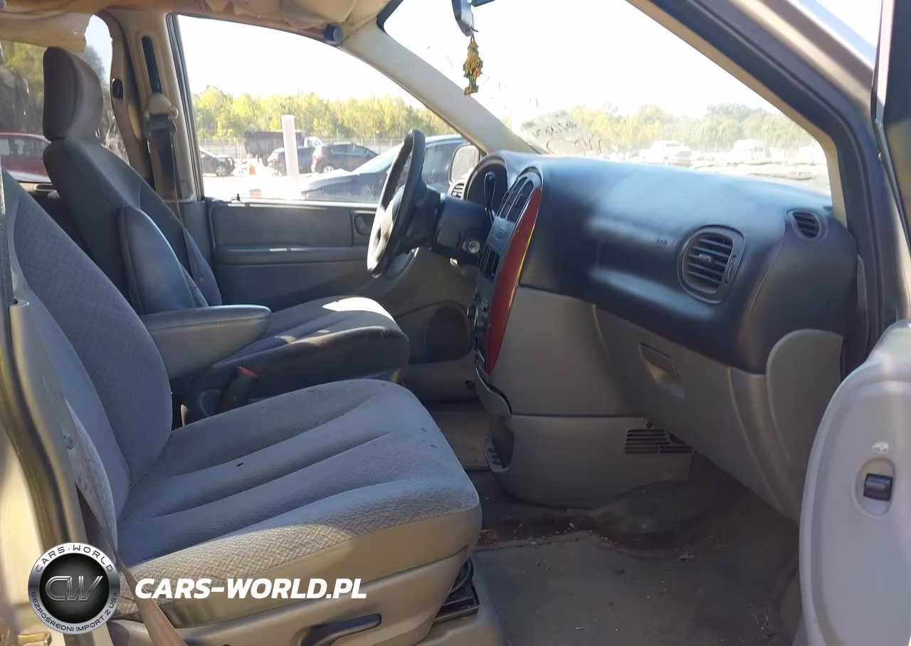 2005 Chrysler Town & Country VIN:1C4GP45R15B352427 - 5