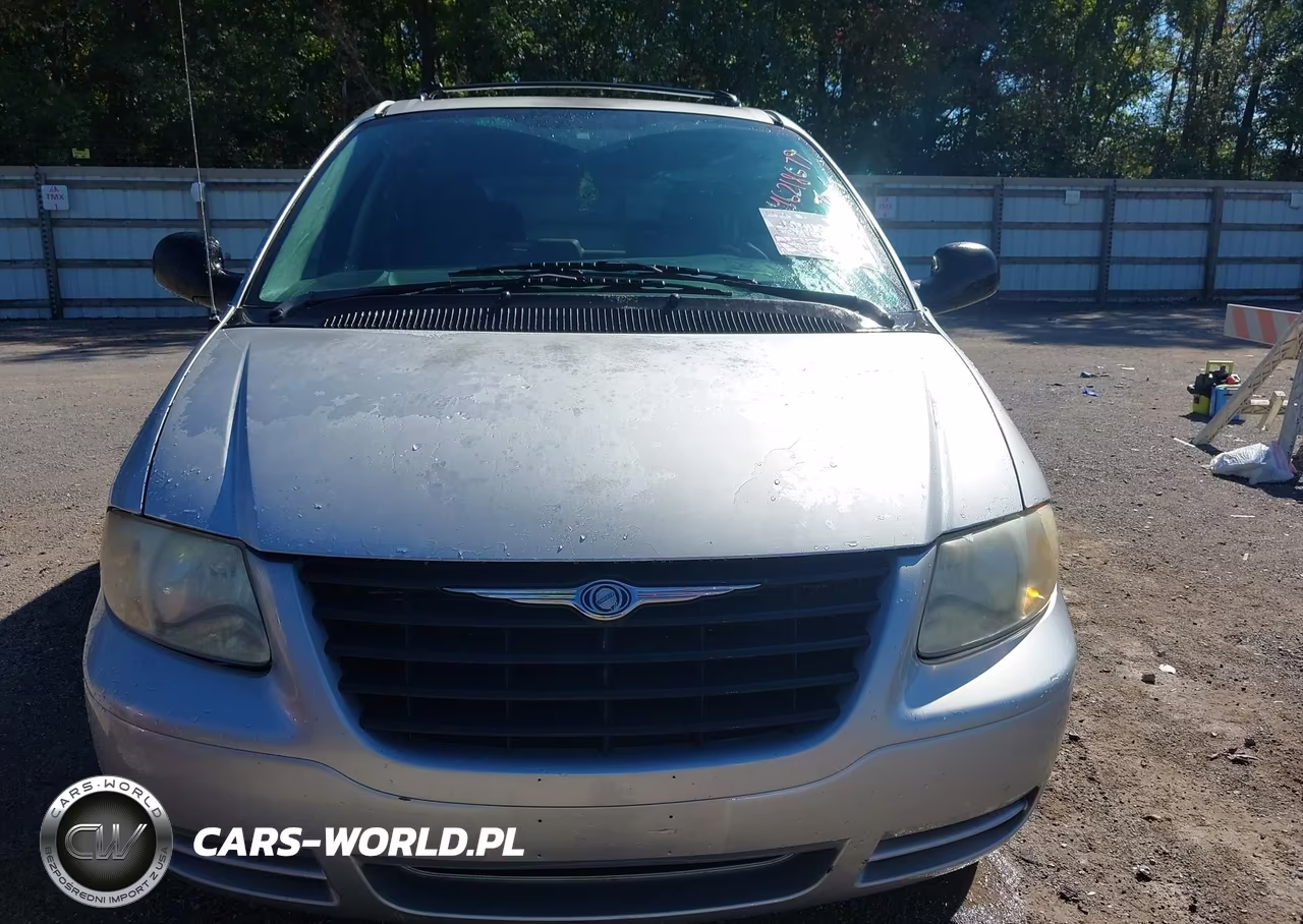2005 Chrysler Town & Country VIN:1C4GP45R15B352427 - 6