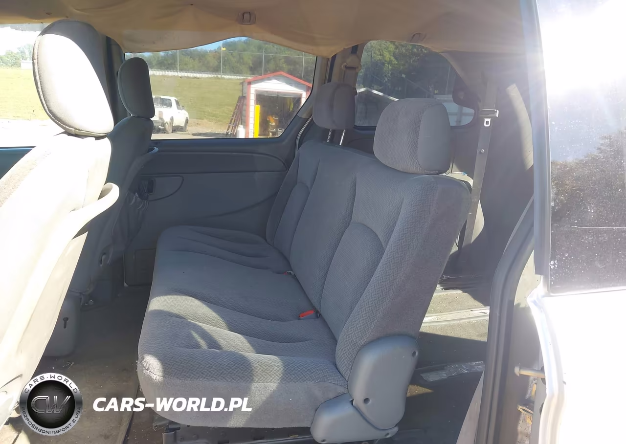 2005 Chrysler Town & Country VIN:1C4GP45R15B352427 - 8