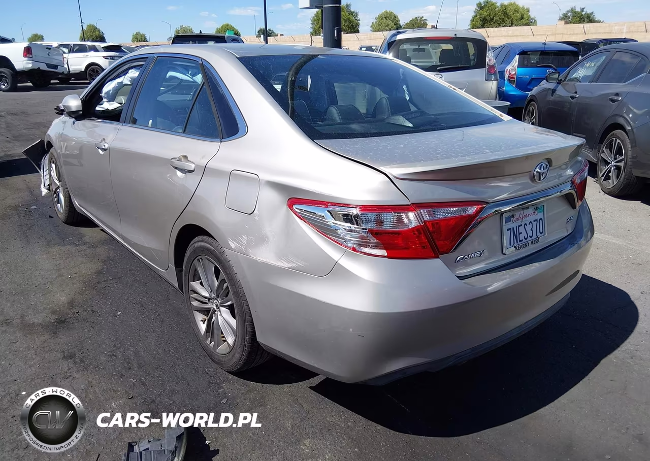 2015 Toyota Camry Se VIN:4T1BF1FK7FU054320 - 3