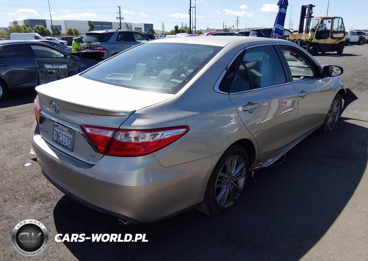 2015 Toyota Camry Se VIN:4T1BF1FK7FU054320 - 4