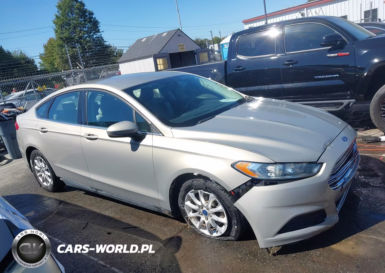 2015 Ford Fusion S VIN:3FA6P0G7XFR261420 - 13
